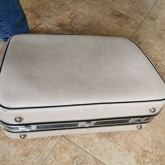 Vintage Suitcase White Leatherette Riviera Luggage Case Photo Prop - Picture 5 of 13